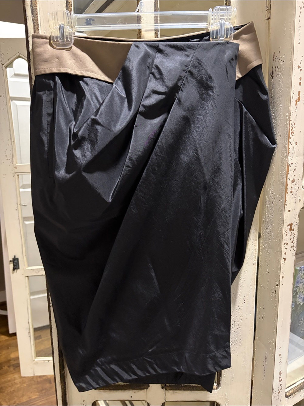 Gorgeous MaxMara Black skirt with Tan Waistband